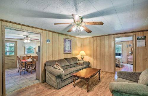 Bonfires and BBQs! Creekside Retreat in Marshall - Foto 6