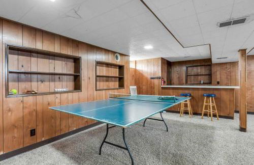 Family Fun Pool Central Airport - Photo 25