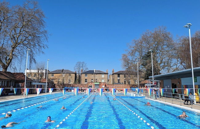 London Apartment - Sleeps 3-city Escape- Balcony - Foto 11