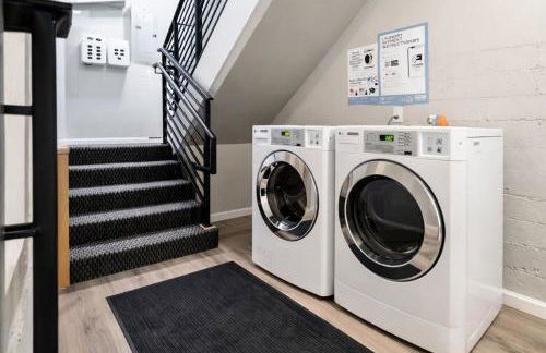 Cozy Micro Suite Unit 1 Sleeps 2 Minutes to Downtown - Foto 11