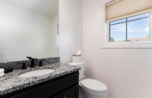 The Irish Grand4BR Home 05 Mi to ND Sleeps 20 - Photo 17