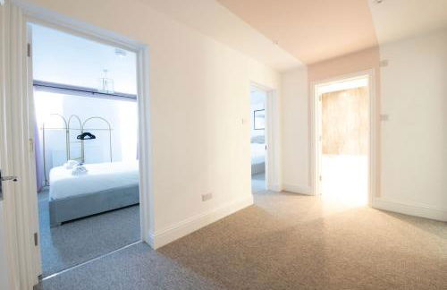 Luxury Breakfast at Tiffany's with FREE PARKING by Prescott Apartments - Foto 6