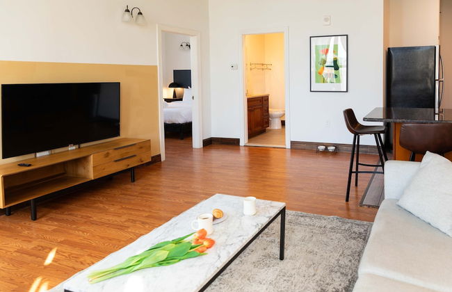 Sosuite 2BR Apt w W/d, Gym, On-site Restaurant - Photo 8