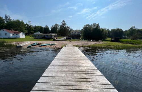 'Lakeside' Cottage with porch and sandy beach - Photo 15