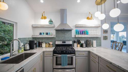 Coastal Charm - Oceanview Stay in Pacifica Near SF - Foto 3, stove, dishwasher, toaster