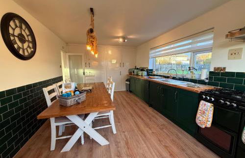 Shore Lodge Beachfront Escape, Sleeps 8, 4BR - Foto 12