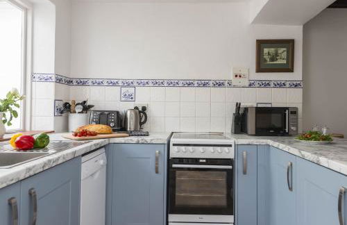 Jurassic Cottage - Photo 3