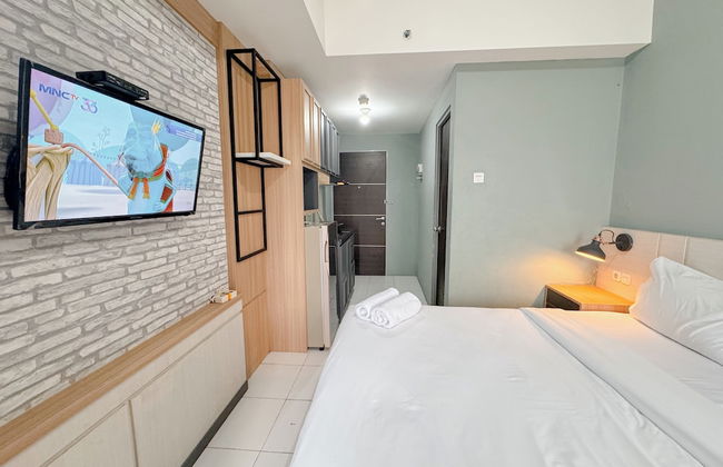 Comfortable Living Studio At Tamansari Prospero Apartment - Photo 1