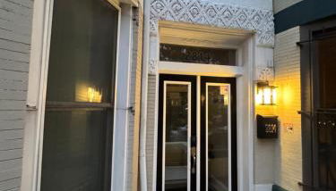 Classy Victorian Brownstone Subway Shopping - Photo 5