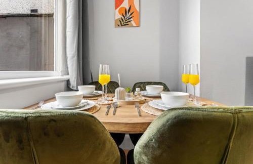 Comfortable 4 Bed Home - Free Parking & Fast WiFi - Foto 70