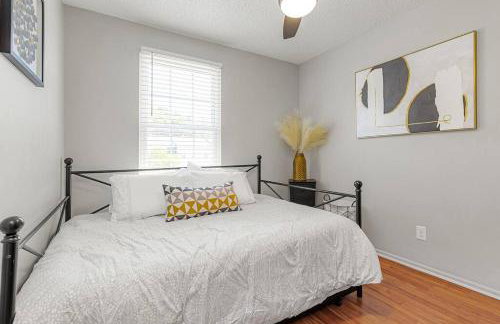 Fly In Style! Charming Townhome 6 Mins from RIC! - Foto 9