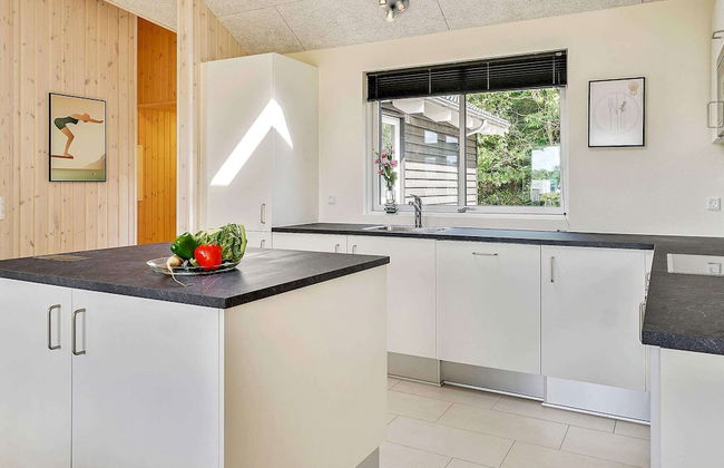 Chic Holiday Home in Hovedstaden near Sea - Foto 16