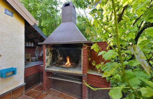 Twin Oasis Retreat with Pool & Spa - Happy Rentals - Foto 40