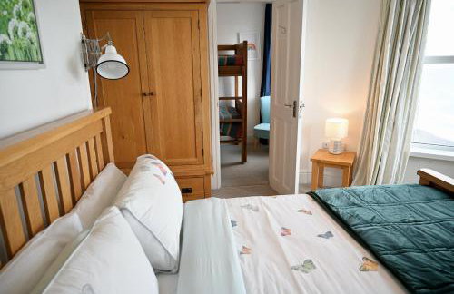 Bay View, Sleeps 18, 7 Bedrooms, 7 Bathrooms, Seafront, Criccieth - Foto 45