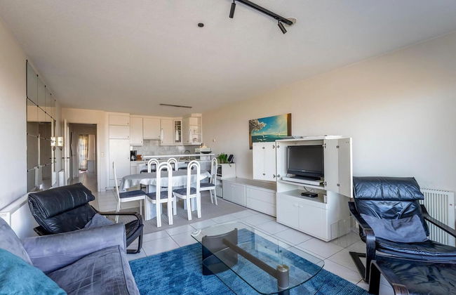 Apartment With Balcony and sea Views - Photo 16