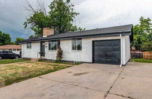 Spacious family home in Littleton with fenced yard - Foto 24