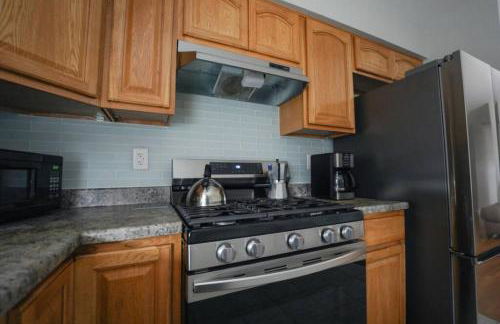 Newark Liberty Brick House - Private Bedroom 3 - Foto 9