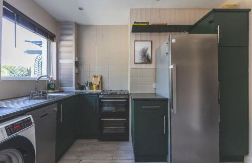 Spacious 3BR Home Huge Garden Free Parking - Foto 10