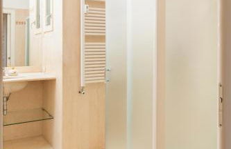 ArtStay - Exclusive Apt, Free Parking, Metro, Tram - Foto 13