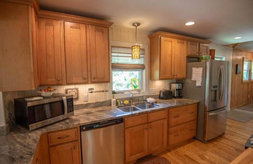 Retriever Beach - New River-frontage with Your Own Private Beach! Fire Pits - Games and More! - Foto 7