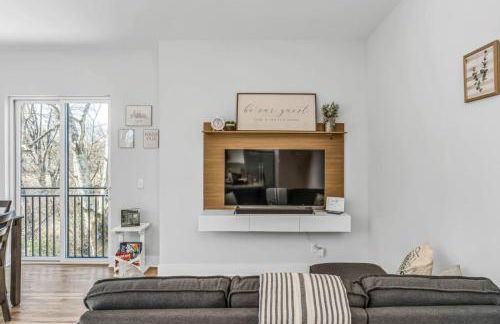 East Nashville Townhome 5min to Grand Ole Opry! Rooftop Deck, Grill, TV and Golf - Foto 4