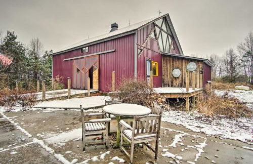 Historic Michigan Farmhouse with Grill and Fire Pit! - Foto 26