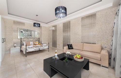 Marble Pool Villa - Photo 8