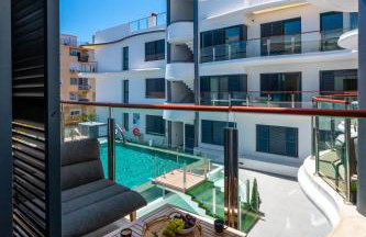 NEW stylish beachside 2BR with pool and garage - Photo 1