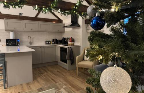 The Menagerie - Photo 24