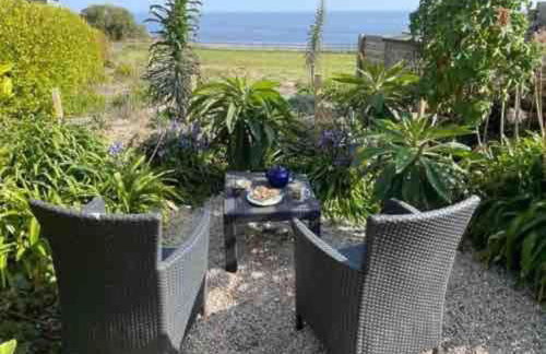 DRIFTWOOD - Super 1 Bedroom Home with Sea Views - Photo 14