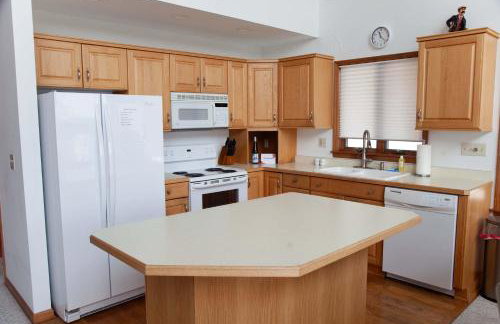 Katies Cottage Lakefront Stay with Hot Tub and Kayaks - Foto 14