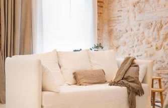 Design house with swimming pool near the sea - Photo 10