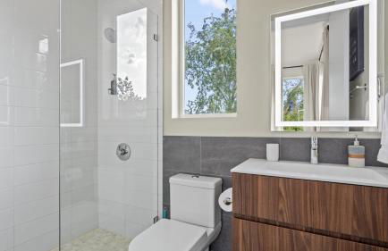 Brand New Low-Allergen Retreat with Hot Tub - Foto 32