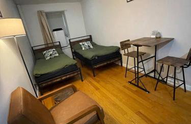 Union Square Studio with Kitchen -Shared Bathroom - Foto 17