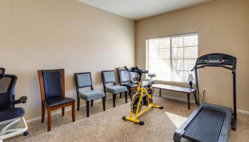 6 Mi to DIA Spacious Home with Backyard in Denver! - Foto 3