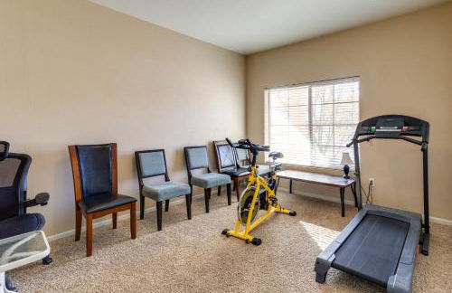 6 Mi to DIA Spacious Home with Backyard in Denver! - Foto 3