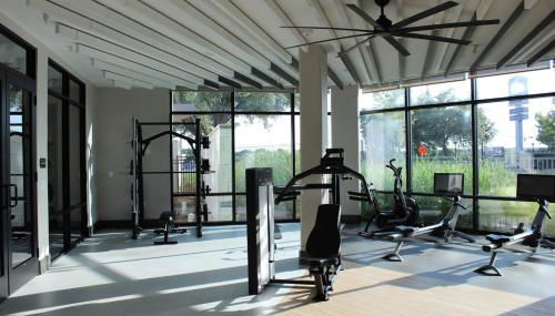 12 Min to Downtown with Pool, Balcony and Free Parking - Foto 4