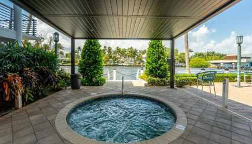 Boca Coastal Waterfront Stay - 2BR 2BA - Pool, Gym, Parking, Walk to Beach - Foto 4