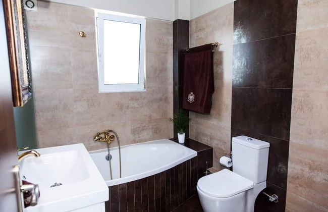 Elegant & Spacious Apt. with Sea View - Photo 28