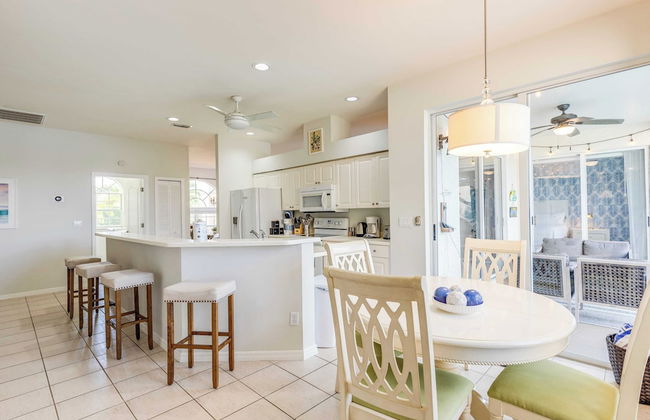 Private Pool, Pond Views, & Bonus Lounge in Gated Naples Community Drive to Dining & Sand - Foto 4