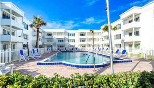 Oceanfront Elysium with a pool - Photo 2