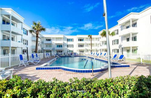 Oceanfront Elysium with a pool - Photo 2