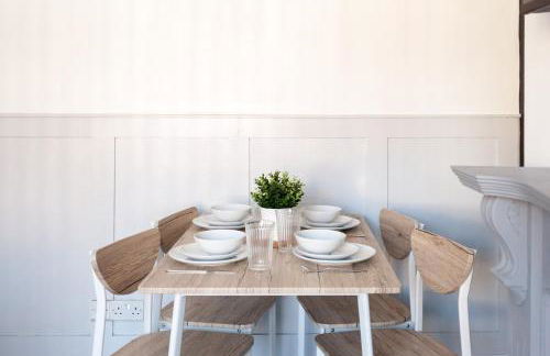 Warrington House, driveway parking & WiFi! - Foto 12