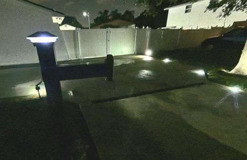 All modern Studio with private entry & parking. - Foto 22