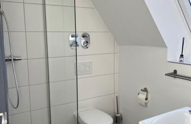 Moderne Wohnung Karlsruhe Neureut, Fußbodenheizung - Regendusche - Waschmaschine - Stellplatz - Foto 6