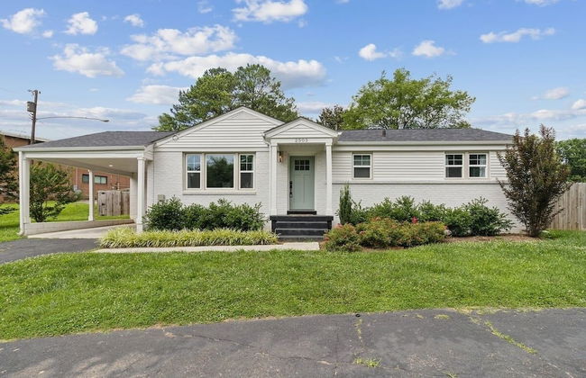 Chic Retreat Near Airport & Downtown Nashville by RedAwning - Photo 26