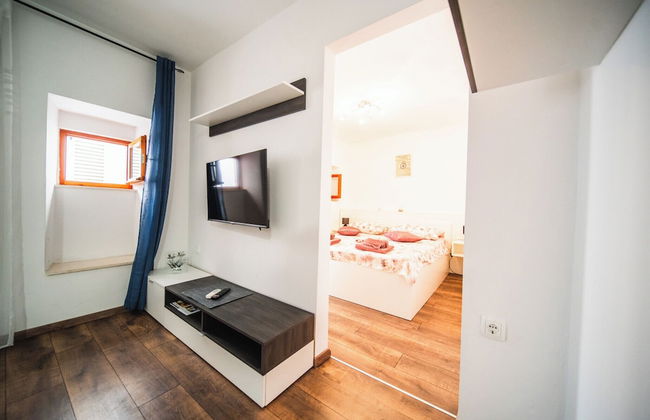 M & J Central Suites - Photo 62