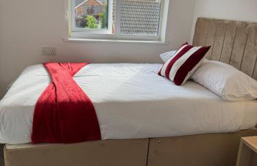 Spacious 3-Bed House - Contractors & Families - Free Parking - Fast Wifi - Foto 9