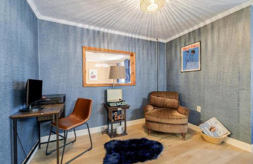 Retro! - 4BR Near Sav Airport - Foto 10