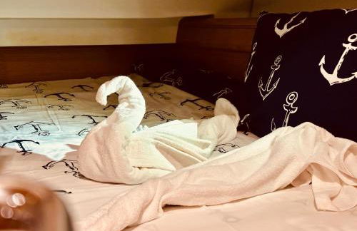 Sleep aboard a modern sailboat in Oeiras - Foto 34